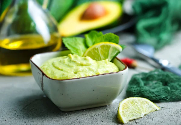 Fresh avocado sauce — Stock Photo, Image
