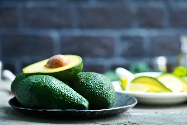 Frisch geschnittene Avocado — Stockfoto