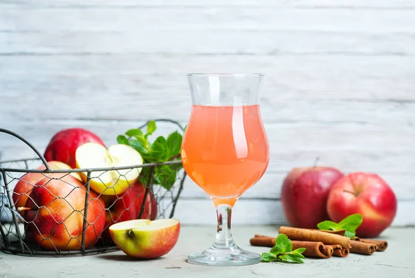 Apple cider in glass — Stock Photo, Image