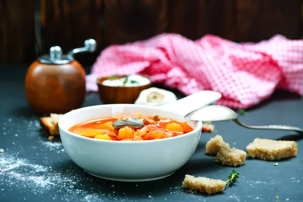 Sopa fresca na tigela — Fotografia de Stock