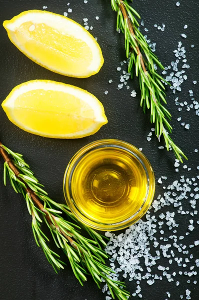 Limón con aceite aromático — Foto de Stock