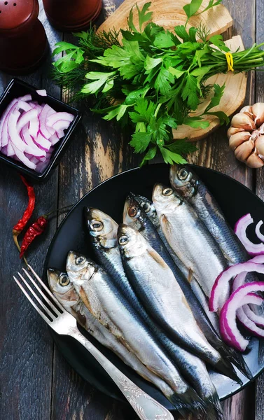 Риба з сіллю і спеціями — стокове фото