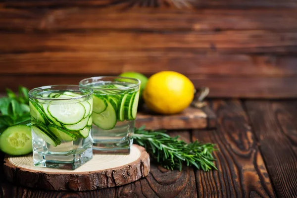 Bebida de desintoxicación y verduras frescas — Foto de Stock