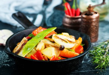 tavada karışık sebze