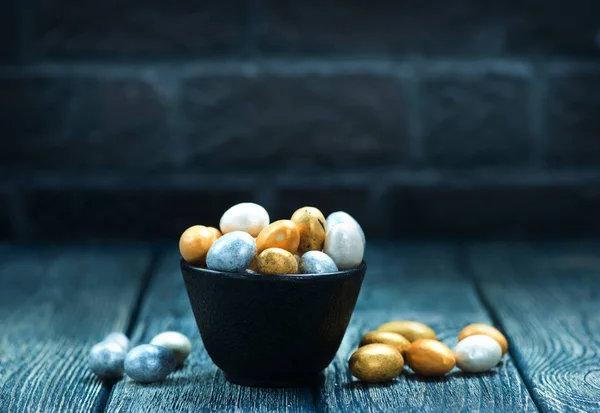 Farbe Bonbons in Schüssel — Stockfoto