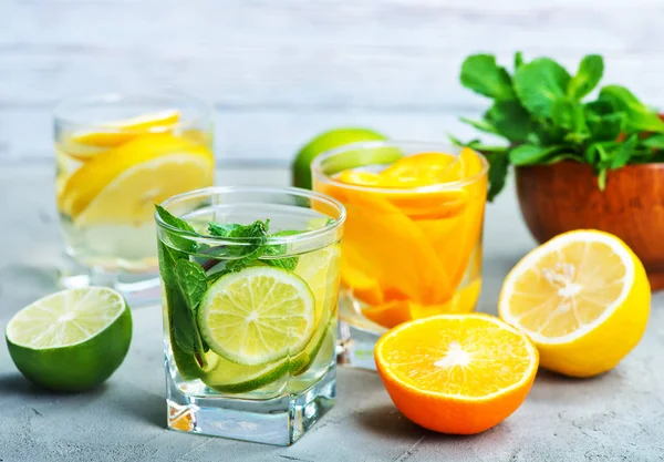 Detox drink and fresh fruits — Stock Photo, Image