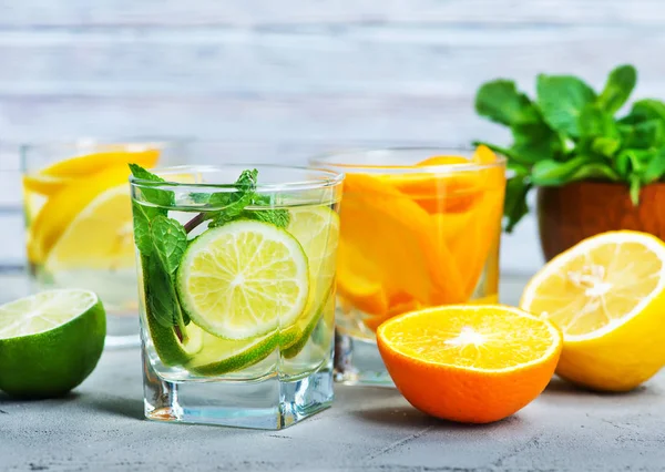 Detox drink and fresh fruits — Stock Photo, Image