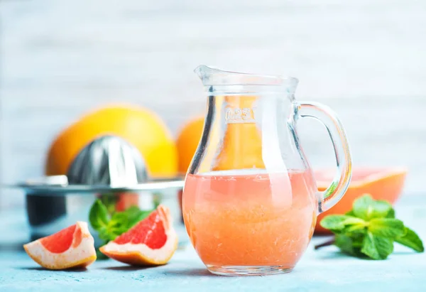 果汁和新鲜葡萄柚 — 图库照片