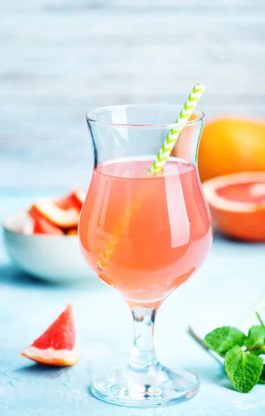 果汁和新鲜葡萄柚 — 图库照片