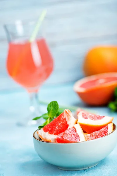 Saft und frische Grapefruit — Stockfoto