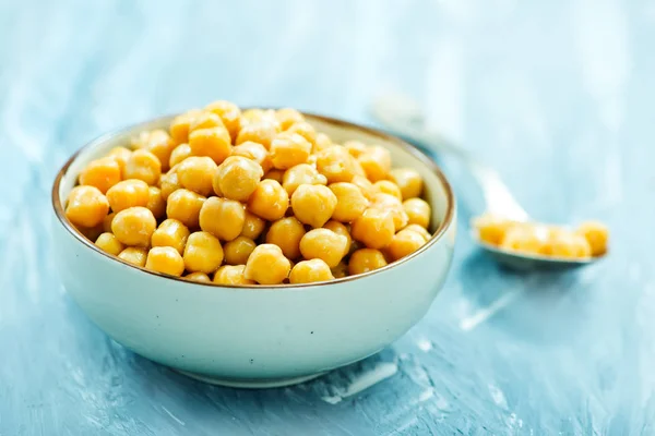 Pois chiches bouillis dans un bol — Photo