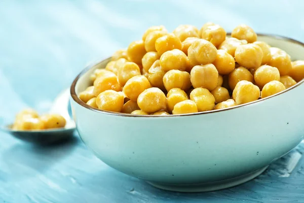 Garbanzos cocidos en tazón — Foto de Stock