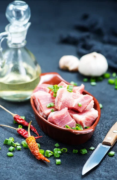 Fatias de carne crua — Fotografia de Stock