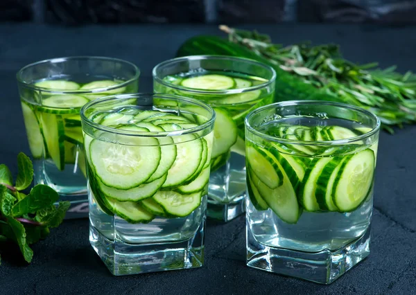 Cucumber drink in glasses — Stock Photo, Image