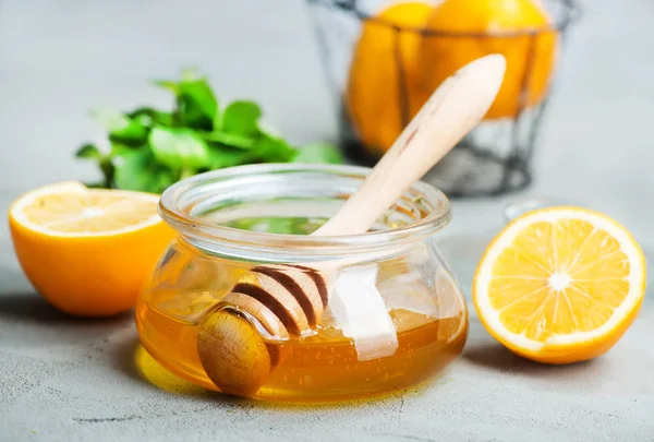 Honey in glass jar — Stock Photo, Image