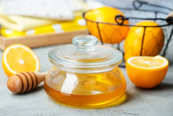 Honey in glass jar — Stock Photo, Image