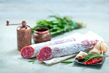 Salam aroma baharatlar ile 