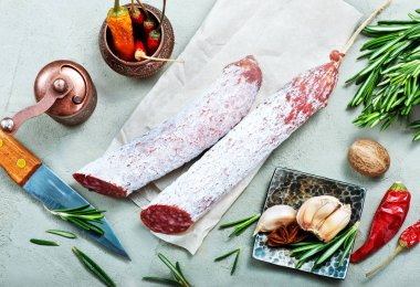 Salam aroma baharatlar ile 