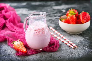 çilek iç cam sürahi