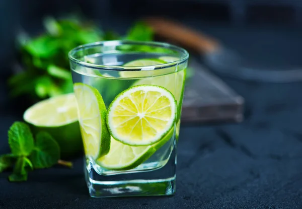 Detox drink with lime — Stock Photo, Image