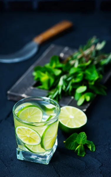 Detox drink with lime — Stock Photo, Image