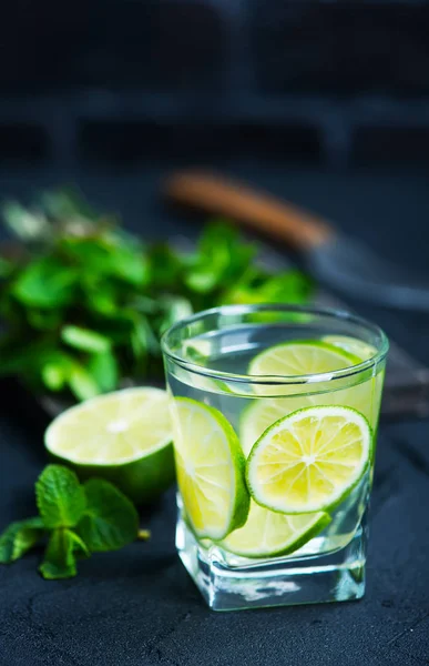 Detox drink with lime — Stock Photo, Image