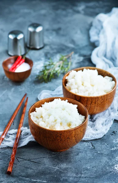 Arroz hervido en tazones — Foto de Stock