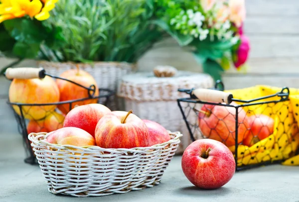 Fresh juicy apples — Stock Photo, Image