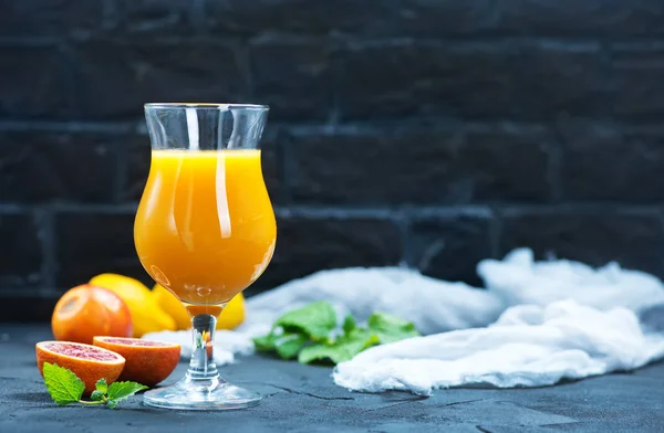 Vaso de zumo de naranja fresco — Foto de Stock