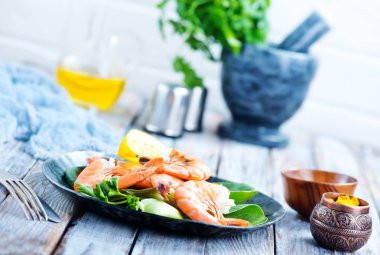 haşlanmış karides salatası