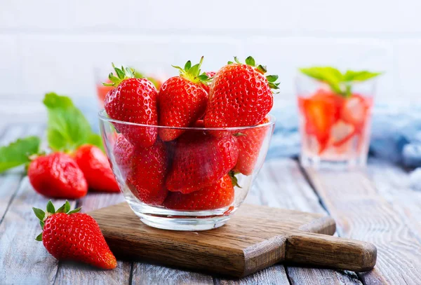 Reife frische Erdbeeren — Stockfoto