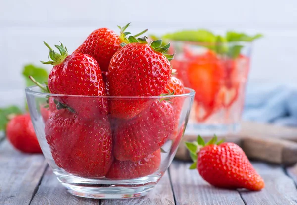 Reife frische Erdbeeren — Stockfoto