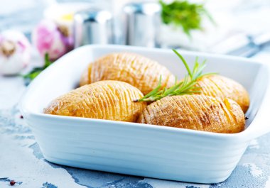 Biberiyeli fırında patates.