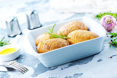 Biberiyeli fırında patates.