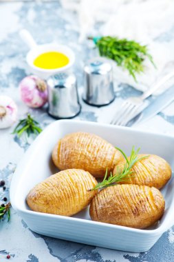 Biberiyeli fırında patates.