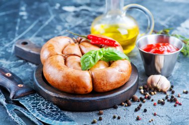 Sosisli kızarmış sosis.