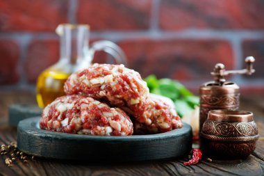 Kıyılmış et topları