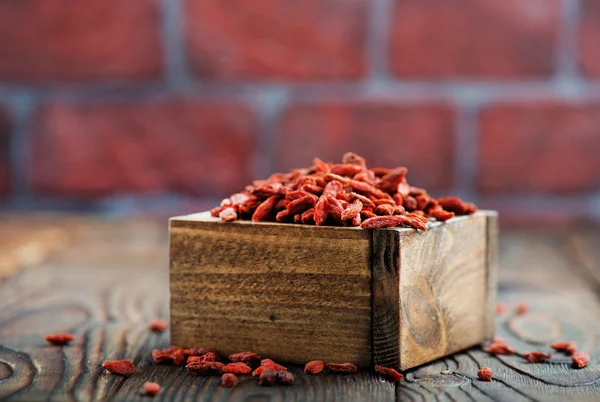 Baies de goji en boîte — Photo