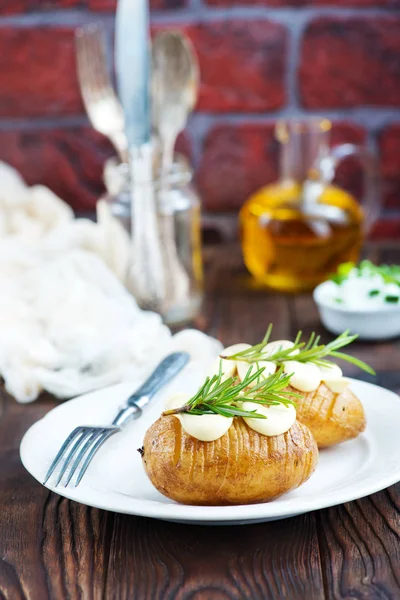 Vers gebakken aardappelen — Stockfoto