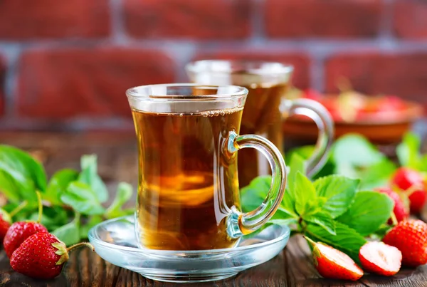 Strawberry tea in cups — Stock Photo, Image