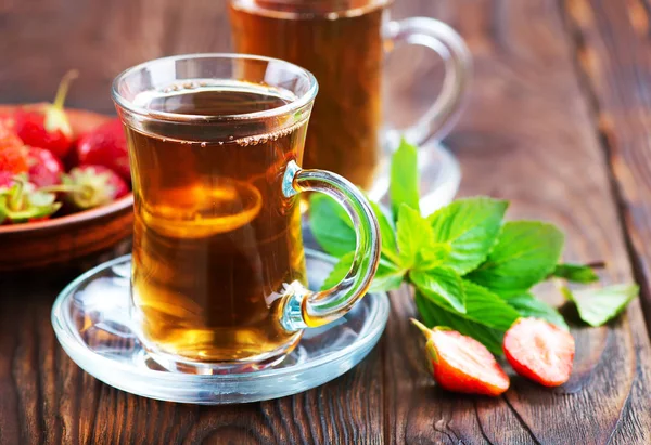 Tè alla fragola in tazze — Foto Stock