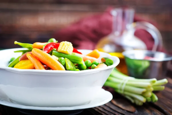 Mixed vegetables in bowl — Zdjęcie stockowe