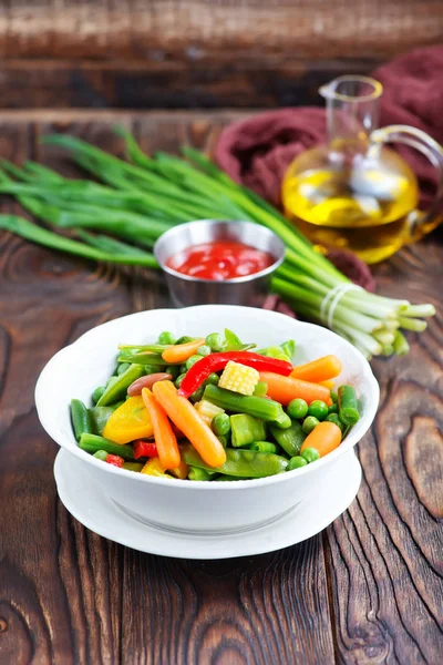 그릇에 혼합된 야채 — 스톡 사진