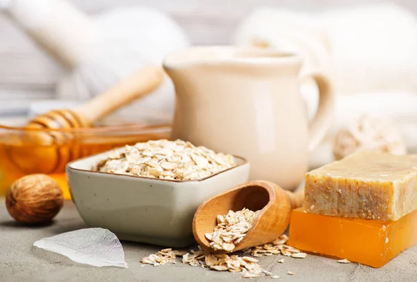 Wellness-Produkte auf dem Tisch — Stockfoto