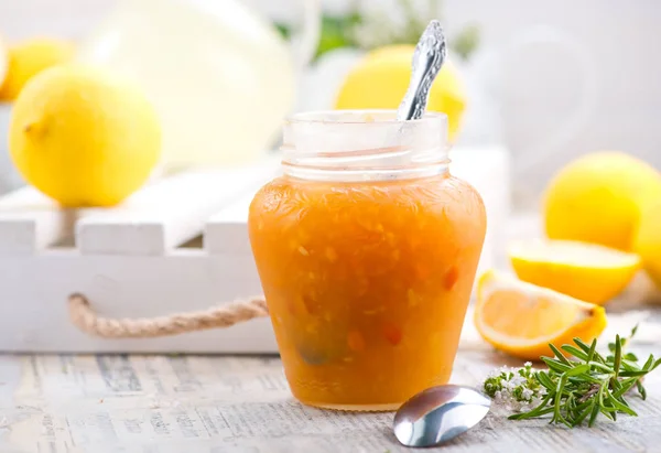 Mermelada de limón en frasco de vidrio — Foto de Stock