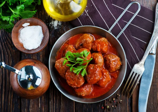 Frikadellen mit Tomatensauce — Stockfoto