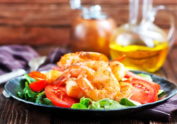 Salad with shrimps on plate — Stock Photo, Image