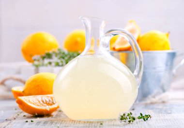 Taze limon içecek
