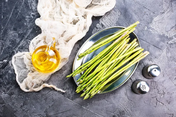 Asperges aux épices sur la table — Photo