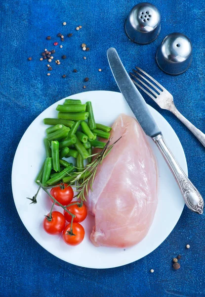 Filete de fila con tomates y judías verdes —  Fotos de Stock